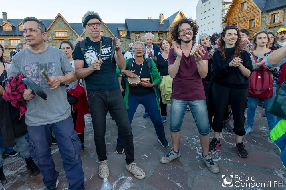 8667630c-8388-4d5f-8333-129b9c3d2211